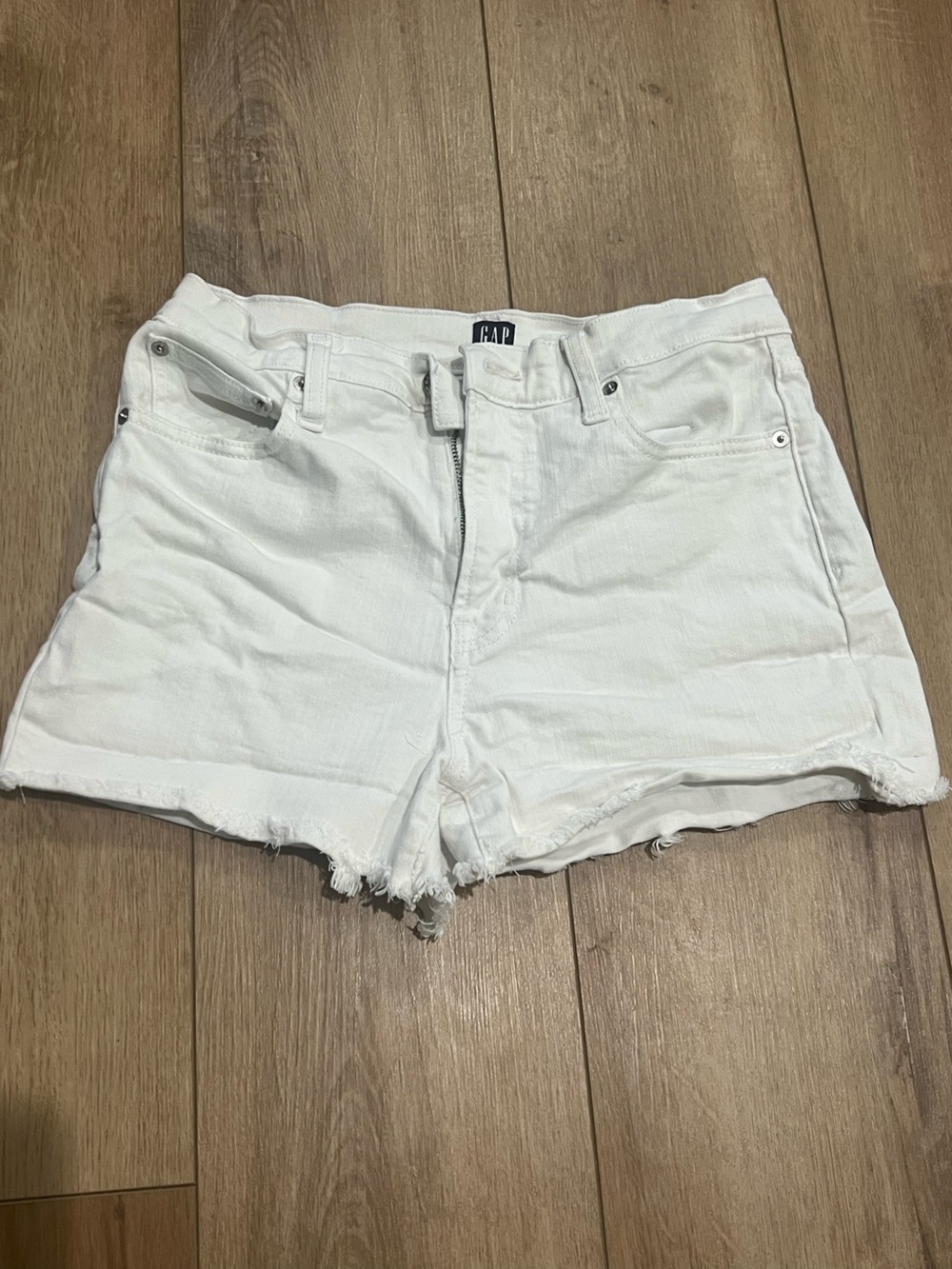 GAP White Frayed Hem Denim Shorts Women’s 28 Regular 3in